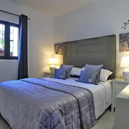 R795 Capistrano Playa 610 Апартаменти *